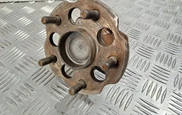 Toyota Verso Rear wheel hub 424500F020