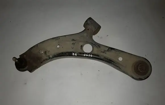 Suzuki Swift II Front lower control arm/wishbone 4520268L00