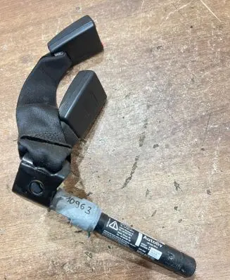 BMW 3 E90 E91 Rear seatbelt buckle 6983008