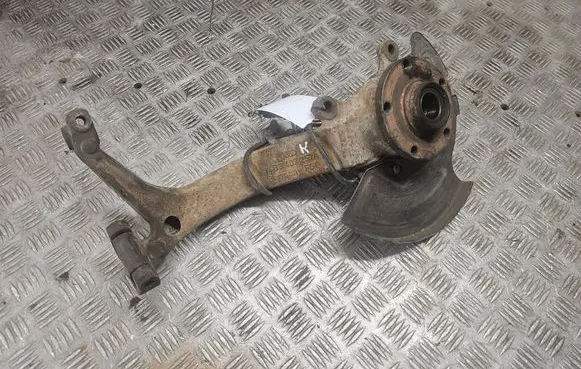 Front wheel hub spindle knuckle