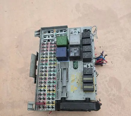 Opel Astra G Fuse module 90504534