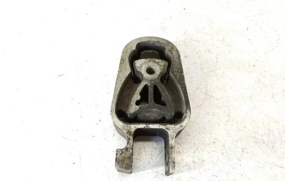 Engine mount bracket