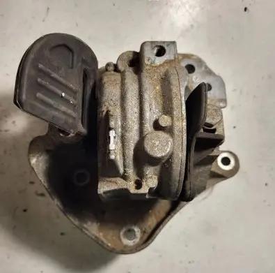 Peugeot 4007 Engine mount bracket 326D08A 2600911