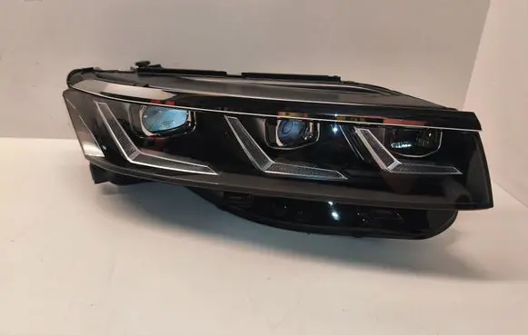 Volkswagen Touareg III Headlight/headlamp 761941082T