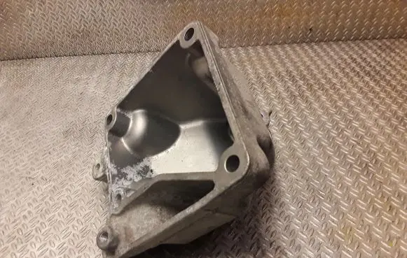 Mercedes-Benz CLS C219 Engine mounting bracket 2722231704 A2722231704