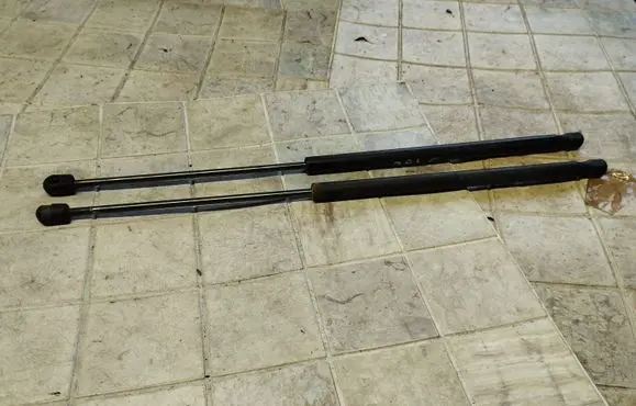 Ford C-MAX I Tailgate/trunk strut/damper 3M51R406A10AB