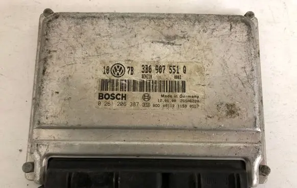 Volkswagen PASSAT B5 Engine control unit/module 3B0907551Q 0261206387