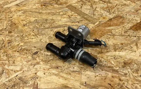 Volvo XC40 Coolant heater control valve 31684222
