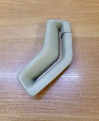 Volvo XC70 Seat belt trim 