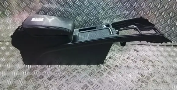 Volkswagen PASSAT CC Center console