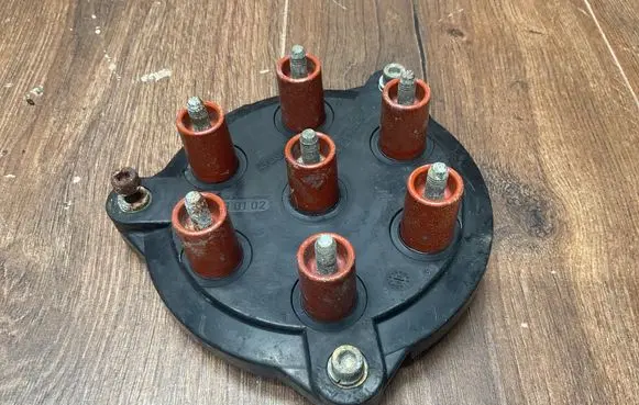 Mercedes-Benz E W124 Spark distributor cap 1041580102 1235522427