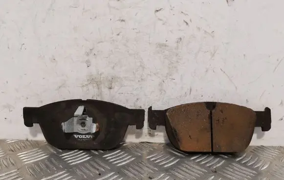 Volvo XC90 Brake pads (front) 