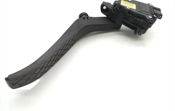 Volkswagen Touareg I Accelerator throttle pedal 7L0723507A