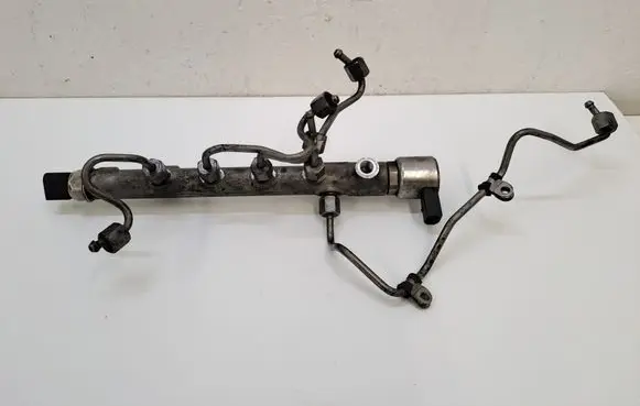 Mercedes-Benz E W212 Fuel main line pipe A6510700495 8112048 9307Z521A