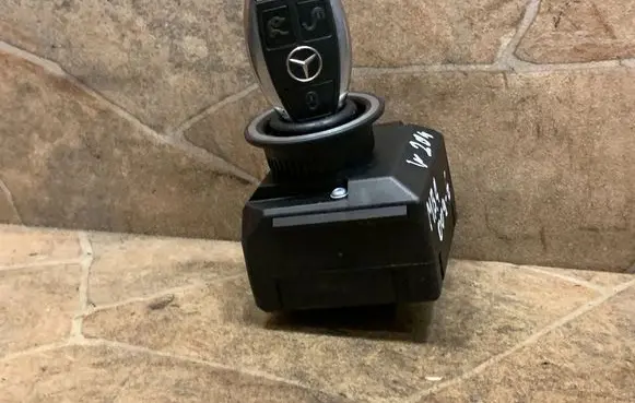 Mercedes-Benz C W204 Ignition lock A2079052600