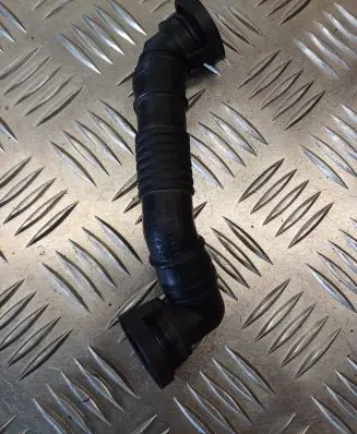 Volkswagen PASSAT B6 Breather hose/pipe 03G103493D VCD446232