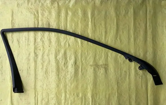 Mercedes-Benz C W203 Front door window/glass frame A2037250171