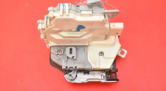 Audi A1 Front door lock 8J1837016C