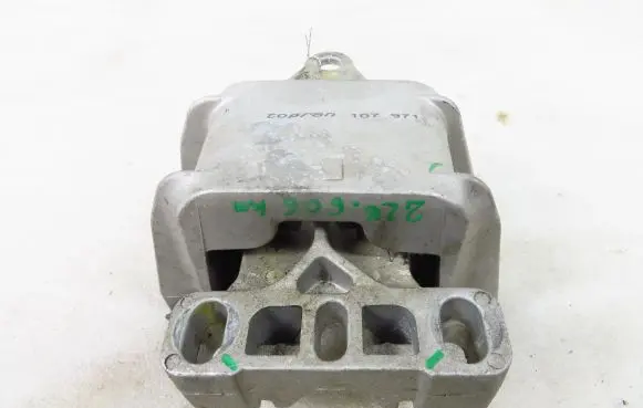Engine mount vacuum valve