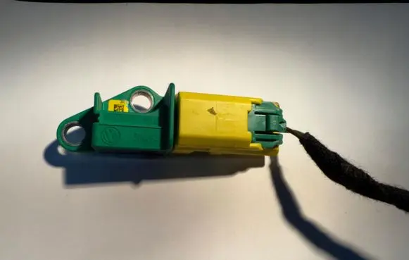 Audi A6 S6 C6 4F Airbag deployment crash/impact sensor
