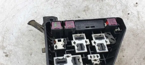 Toyota Avensis T220 Fuse module 69984