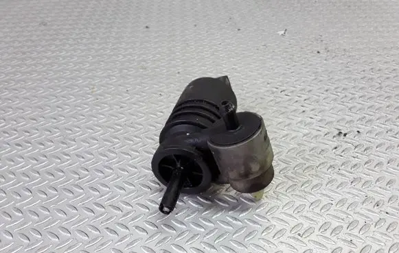 Volkswagen Golf III Windscreen/windshield washer pump