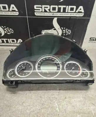 Mercedes-Benz E W212 Speedometer (instrument cluster) A2129004104 A2C53244900