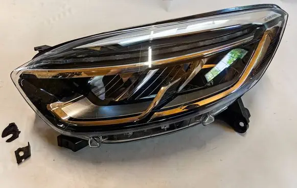 Renault Captur Headlight/headlamp 260606152R