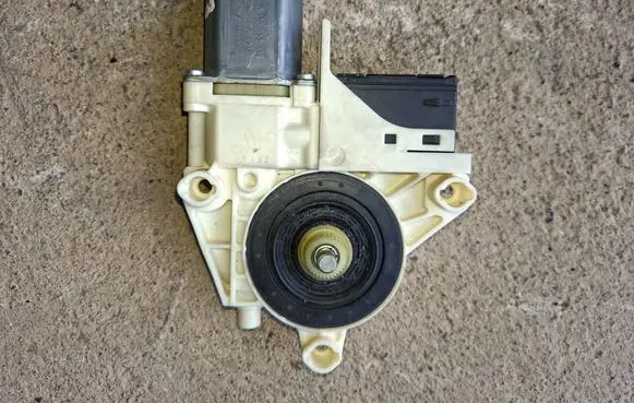 Renault Laguna III Rear door window regulator motor 827300001R