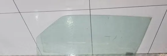 Mitsubishi Pajero Front door window/glass (coupe) 