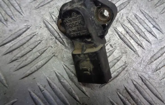 Volkswagen Golf IV Air pressure sensor 038906051