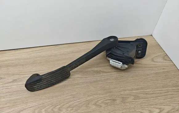 Volvo S80 Accelerator throttle pedal 30666660