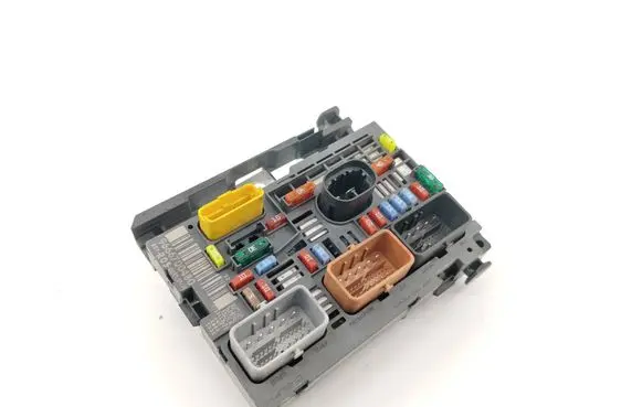 Peugeot 308 SW Fuse module 9666700480