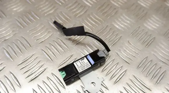 Toyota Highlander XU70 Aerial antenna amplifier 863000E090