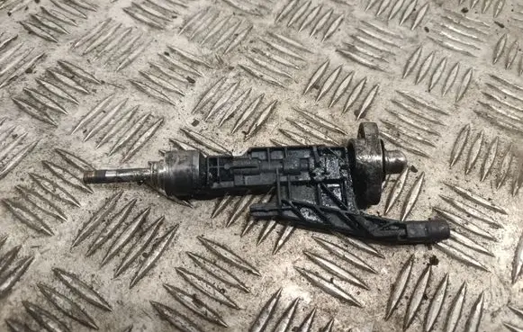 BMW 2 F46 Fuel injector 8656548 02615437