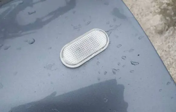 Nissan Qashqai Front fender indicator light