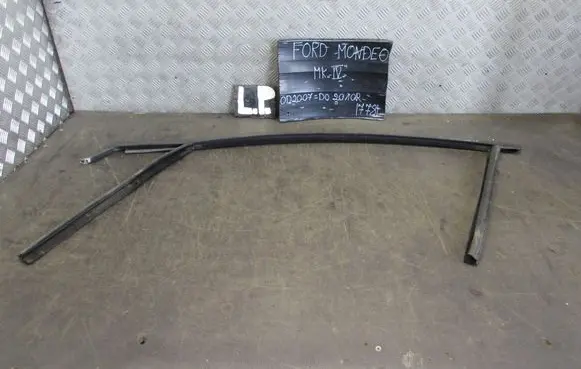 Ford Mondeo MK IV Front door coupe window/glass frame 7S71A21511