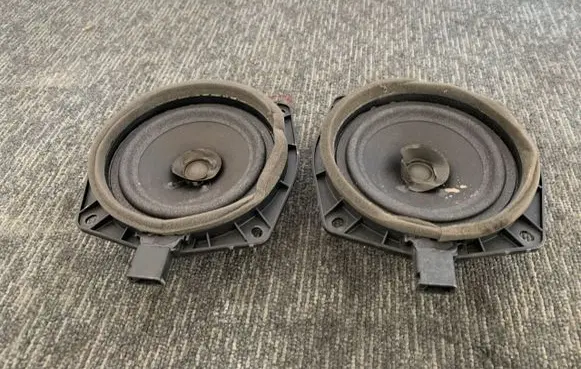 Mitsubishi Colt Front door speaker