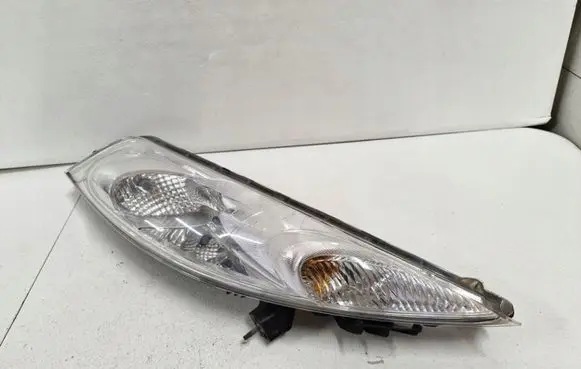 Nissan Juke I F15 Headlight/headlamp