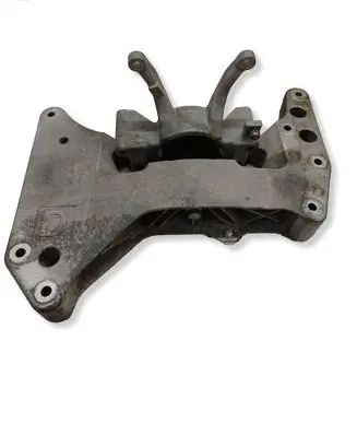 BMW 5 G30 G31 G38 Gearbox mounting bracket 6861580 4510