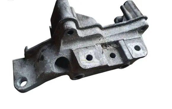Skoda Octavia Mk2 (1Z) Engine mounting bracket 036199275AE