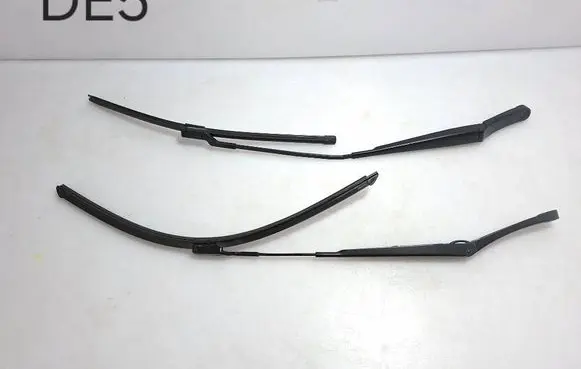 Volkswagen Tiguan Front wiper blade arm 5NB955409 5NB955410