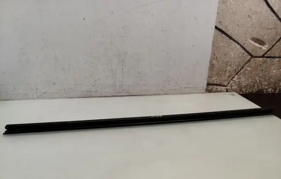 Seat Ibiza IV (6J,6P) Front door glass trim molding 