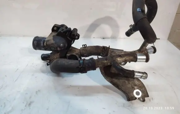 Nissan Qashqai+2 Thermostat housing 