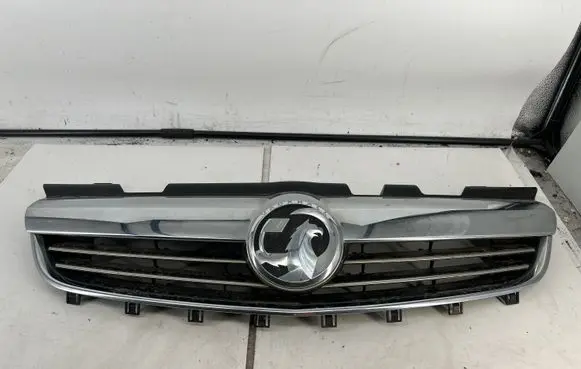 Opel Zafira C Front bumper upper radiator grill 13247331