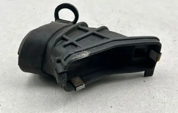 Ford C-MAX II Air intake duct part AV619A675AC 1050706S01