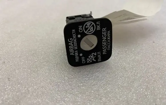 Lexus RX 450H Passenger airbag on/off switch 