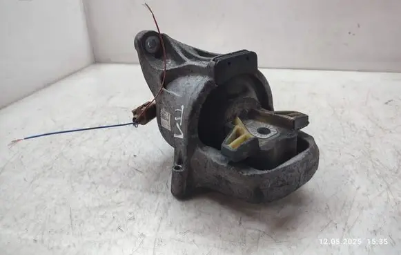 Audi A4 S4 B9 Engine mount bracket 8W0199371