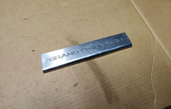 Jeep Grand Cherokee (WJ) Rear sill trim cover