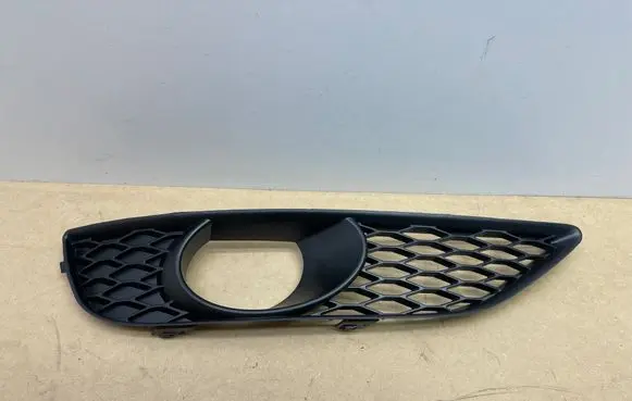 Audi Q7 4L Front fog light trim/grill 4L0807676C
